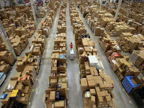 09-1360392283-amazonwarehouse1.jpg