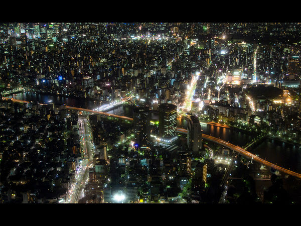 டோக்கியோ Skytree இருந்து இரவு டோக்கியோ. டோக்கியோ, ஜப்பான். 634 மீ.