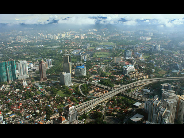 பெட்ரோனாஸ் கோபுரங்கள். கோலாலம்பூர், மலேஷியா. 452 மீ.