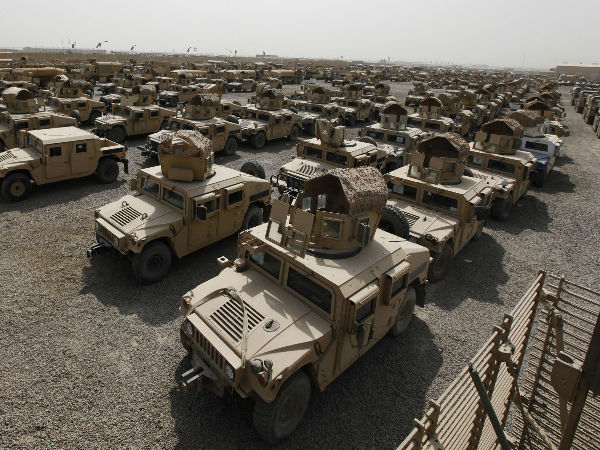 அமெரிக்க / ஈராக் நாட்டு ராணுவப்படை ஹம்வீஸ்கள் (Humvees) :