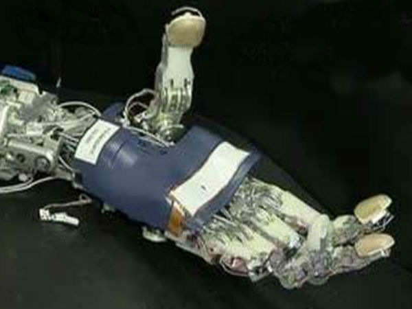 டார்பாவின் பையோனிக் ஆர்ம் (DARPA's Bionic Arm) :