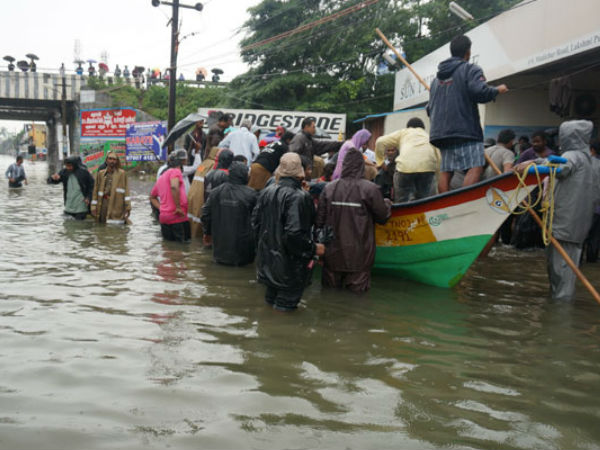 சிக்கி தவிக்கும் சென்னை : சிக்காமல் காக்கும் நிறுவனங்கள்..!! சிக்கி தவிக்கும் சென்னை : சிக்காமல் காக்கும் நிறுவனங்கள்..!!