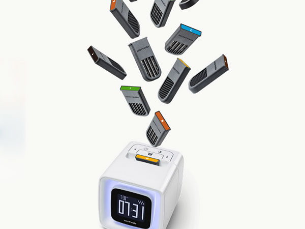 இது அலாரம் அடிக்கும். ஆனால் எழுப்புவதற்காக மட்டும் அல்ல.. (SensorWake, the Olfactory Alarm Clock)