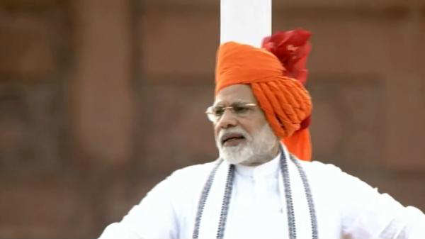 பிரதமர் கொடிஏற்றினார்: