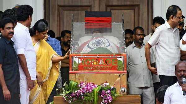 கடந்த வாரம் இறந்தார்: