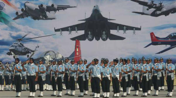 நிதி நெருக்கடியின் மத்தியில் நிற்கும் எச்ஏஎல் நிறுவனம்