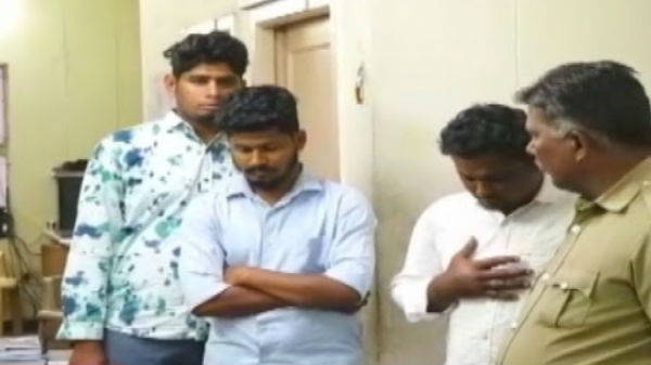 மாணவியின் நகை பறிப்பு