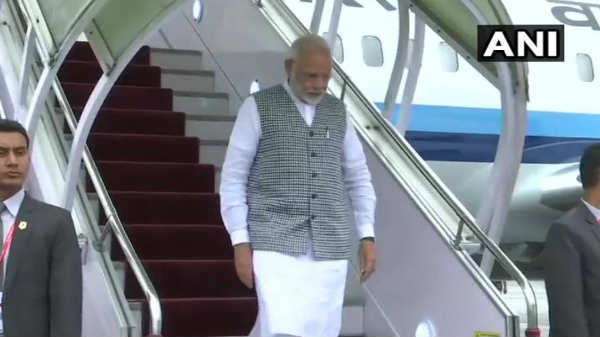 தனி விமானத்தில் வருகின்றார்:
