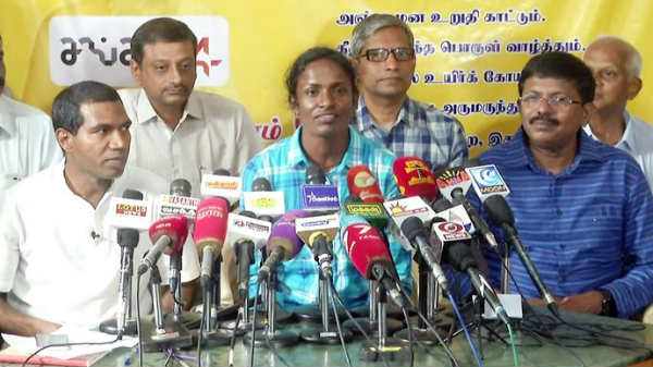 பதில் கூறிய கோமதி