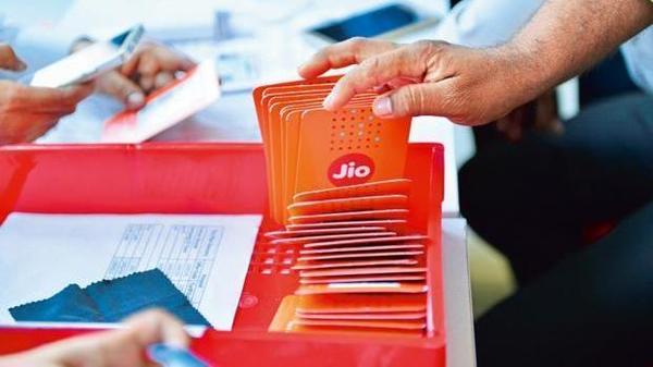 ரூ.1399 மதிப்பிற்குரிய AJIO கூப்பன்