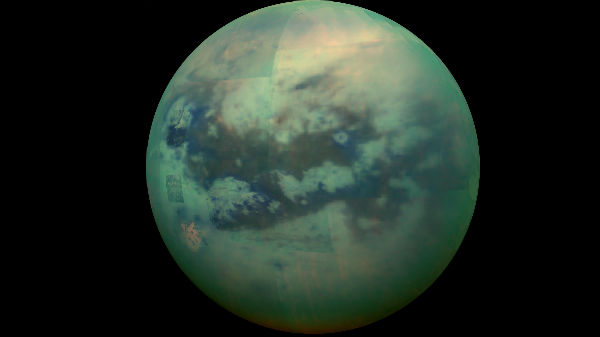 4.தண்ணீர் மற்றும் காற்று மண்டலம் உள்ள நிலவு