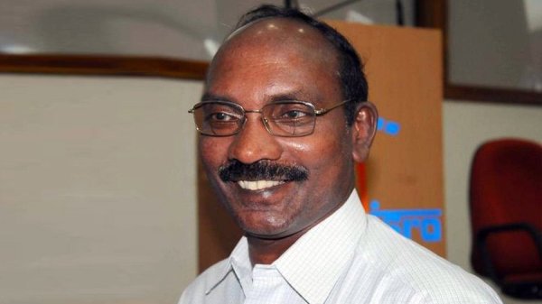 அணிந்துகொள்ள செருப்பு கூட இல்லை