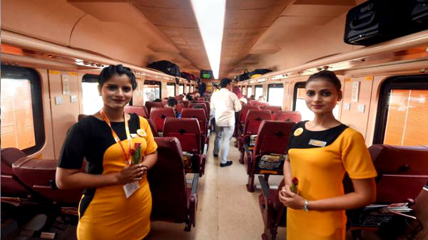 ரயிலில் பணிப் பெண்களின் சேவை