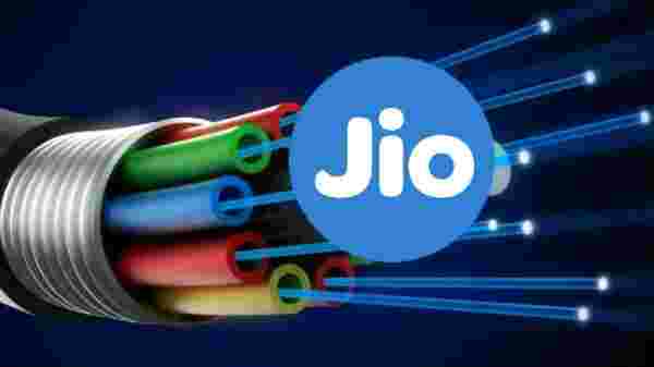Myjio ஆப் மூலமாக திட்டம் தேர்ந்தெடுக்கலாம்