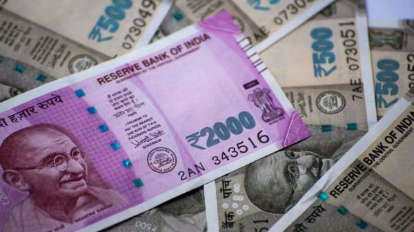 புகைப்படத்தை வெளியிடாமல் இருக்க பணம்