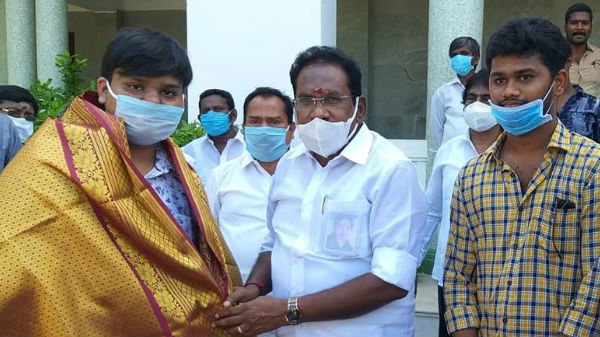 1000 டாலர் பரிசு