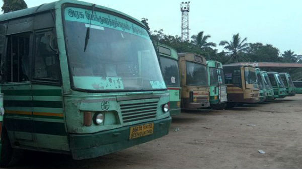 மூகஇடைவெளியை பின்பற்றும் விதமாக இருக்கை