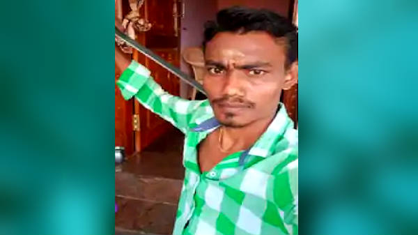 சினிமா பணியில் பாடலுடன் போஸ்