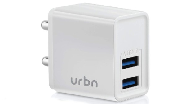 4. டூயல் போர்ட் பாஸ்ட் சார்ஜ்ஜர் (Dual-port fast charger)