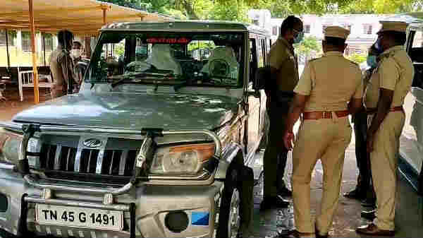 ஆதாரங்களை மறைத்துவைத்திருக்கிறாரா?