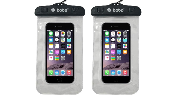 7. டச் பிரண்ட்லி வாட்டர்ப்ரூஃப் பேக்ஸ் (Touch-Friendly waterproof bags)