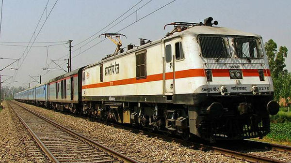 ஆபாசமாக படம்பிடிக்க முயன்ற டிக்கெட் பரிசோதகர்