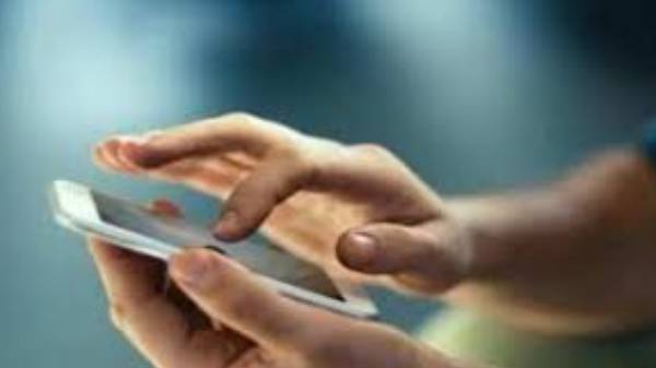 தொழில் ரீதியாக கேக் வடிவமைத்து வருபவர்