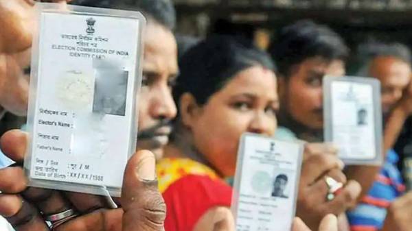 வாக்காளர் அட்டை: விண்ணப்ப நிலையை எவ்வாறு சரிபார்ப்பது? சிம்பிள் டிப்ஸ்.! - 2 வாக்குப்பதிவு செய்ய வாக்காளர்கள் அட்டை