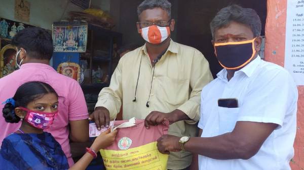 நிவாரணத் தொகையுடன் மளிகை பொருட்கள் தொகுப்பு