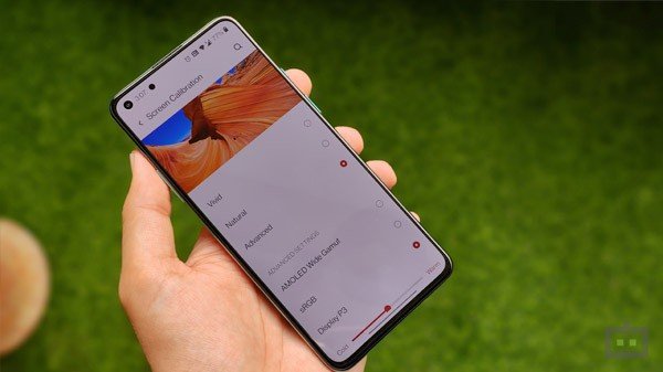 Fluid AMOLED டிஸ்ப்ளே