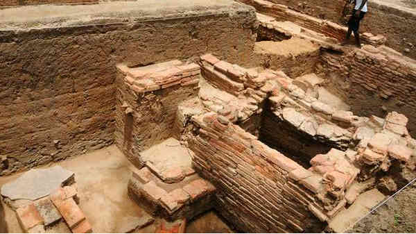 இரும்பு சங்கிலி போன்ற நுட்பமான வடிவமைப்பு