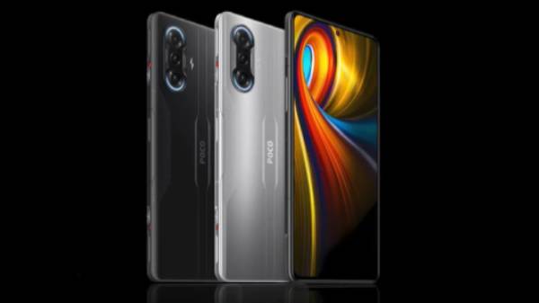 6.67-இன்ச் Turbo AMOLED10-பிட் டிஸ்பிளே