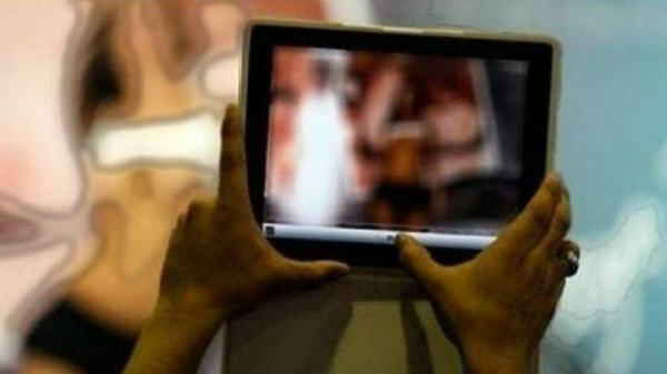 ஆபாச வீடியோவில் பயனர் விரும்பும் முகத்தை மாற்றும் ஆப்ஸ்