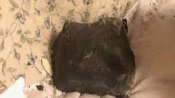 ந்த ராட்சத கல்லை பார்த்து
