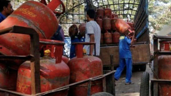 நவம்பர் 1 ஆம் தேதி முதல் வங்கி, LPG சிலிண்டர் மற்றும் ரயில் விதிகளில் மாற்றங்களா?