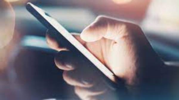 சட்டத்துக்கு புறம்பாக மொபைல் போன் செயலிகள் வாயிலாக கடன் வழங்கும் நிறுவனங்கள்.! எத்தனை தெரியுமா?