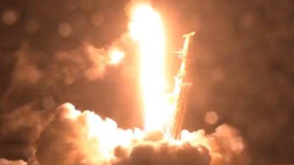 டிக்டிக்டிக் படம் மாதிரி இருக்கே- பூமியை நோக்கி வரும் சிறுகோள்: விண்கலத்தை அனுப்பி திசைதிருப்பும் நாசா!