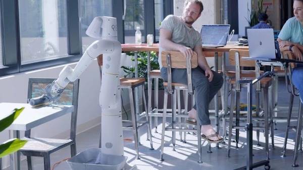 கூகுள் நிறுவன வளாகத்தில் ரோபோக்கள்.! என்னென்ன வேலை செய்யும் தெரியுமா?