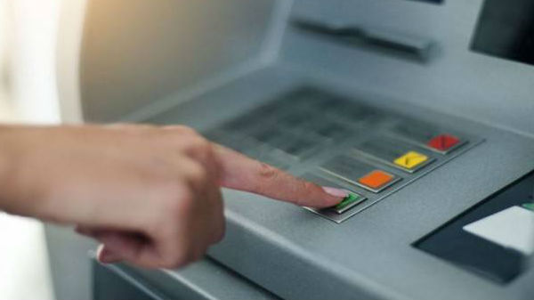 பணம் எடுத்தால் கட்டணம் உறுதி: ஏடிஎம்-ல் பணம் எடுக்க போறீங்களா- ஜனவரி 1 முதல் வரும் புது கட்டண விதிகள்!