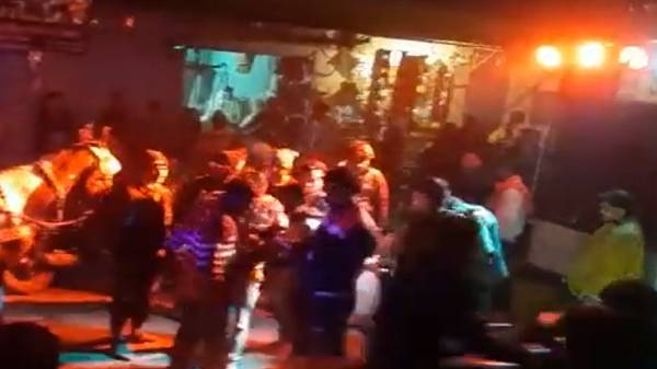 தேநீர் விற்று வாழ்தாரத்தை நடத்தி வருபவர்