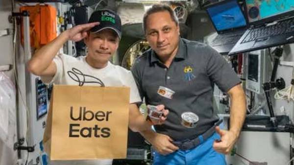 விண்வெளியில் இருந்தாலும் வருவோம்: உணவு டெலிவரி: அசத்திய UBER EATS.!