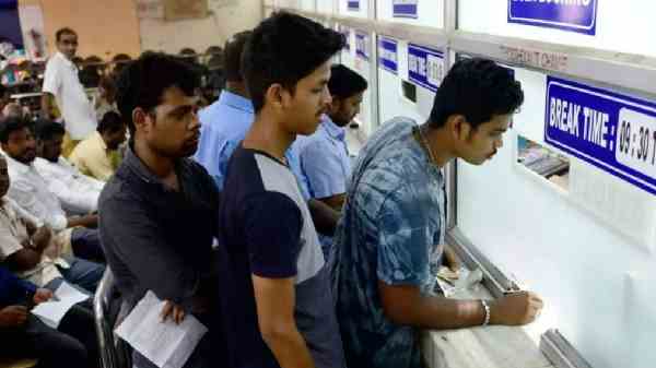 உங்கள் பெயர் அச்சிடப்பட்ட டிக்கெட்டில் வேறு ஒருவர் பயணிக்க முடியுமா?