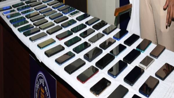 ரூ.74 லட்சம் மதிப்பிலான 581 மொபைல்கள் கண்டுபிடிப்பு- ஆன்லைன் மோசடி குறித்து புகார் அளிப்பது எப்படி?