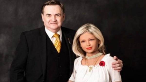 பெண் ரோபோவை திருமணம் செய்ய முடிவு செய்த தாத்தா.! முழு விவரம்.!