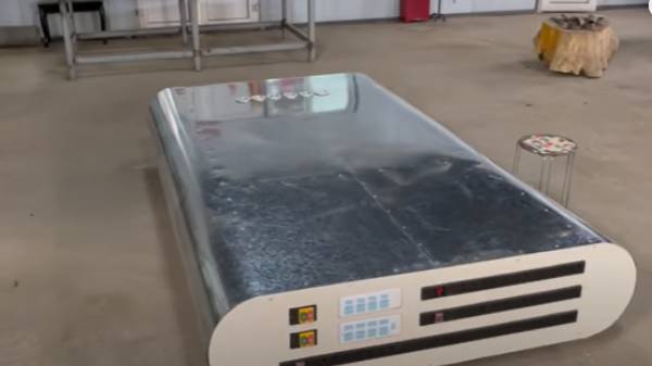 27,000,000 எம்ஏஎச் பவர் பேங்கை கையால் உருவாக்கிய இளைஞர்- ஒரே நேரத்தில் 5000 ஃபோன்களை சார்ஜ் செய்யலாம்!