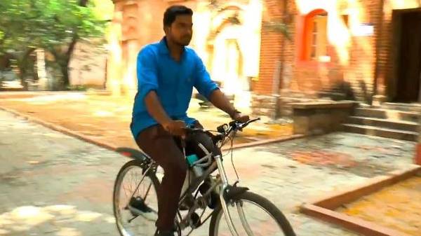 மதுரை மாணவரின் புதிய கண்டுபிடிப்பு: தானாகவே சார்ஜ் ஆகும் பேட்டரி சைக்கிள்.! 