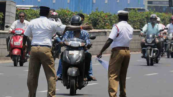 இனிமேல் டிரைவிங் லைசென்ஸை கையோடு எடுத்து செல்ல அவசியமில்லையா? இதைச் செய்தால் போதும் மக்களே..