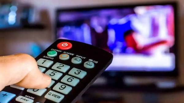 டிவி சேனல்களுக்கு அதிரடி விலைறைப்பு: பிரபல டிடிஹெச் நிறுவனம் சூப்பர் அறிவிப்பு.!