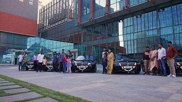 5 ஊழியர்களுக்கு BMW கார் பரிசளித்த சென்னையை சேர்ந்த நிறுவனம்.!