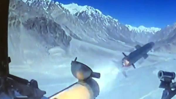 அடேங்கப்பா.. மின்னல் வேகம்- பீரங்கிகளை அழிக்கும் ஹெலினா ஏவகனை சோதனை: வெற்றி.!